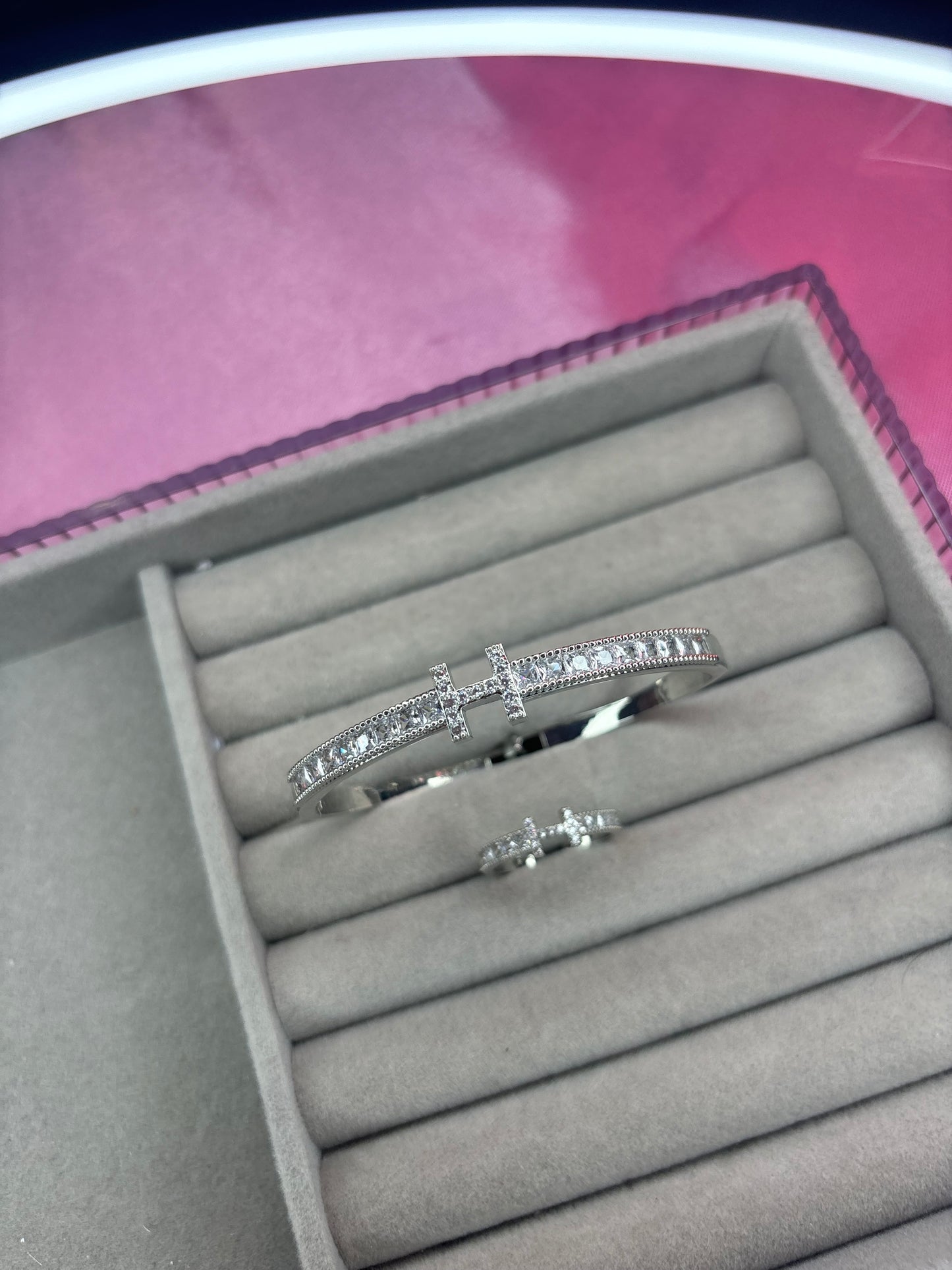 H BRACELET AND RING SET