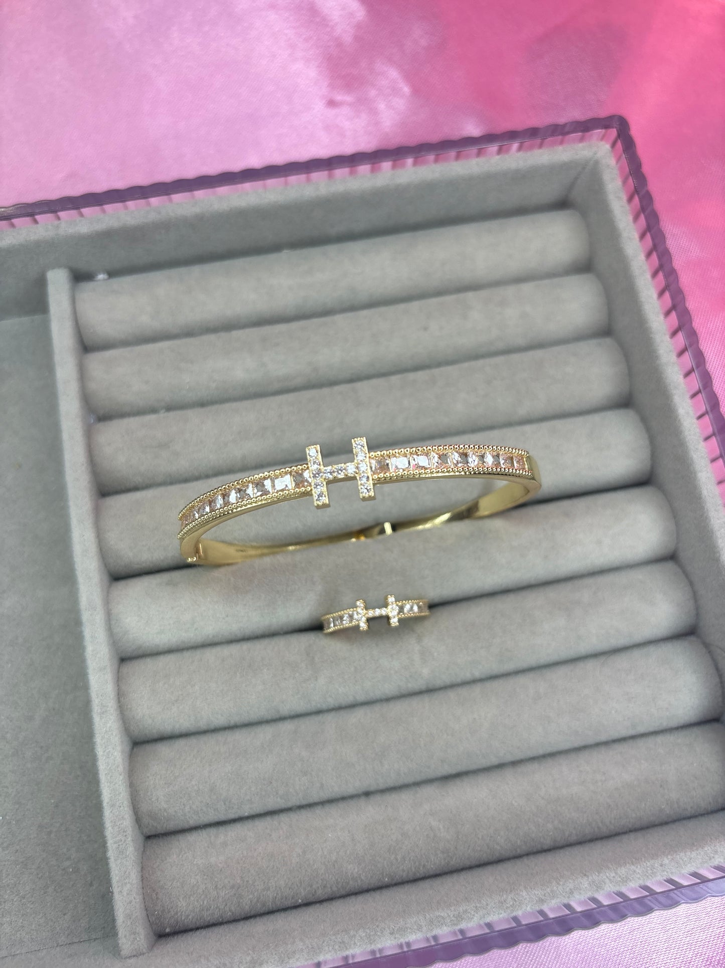 H BRACELET AND RING SET