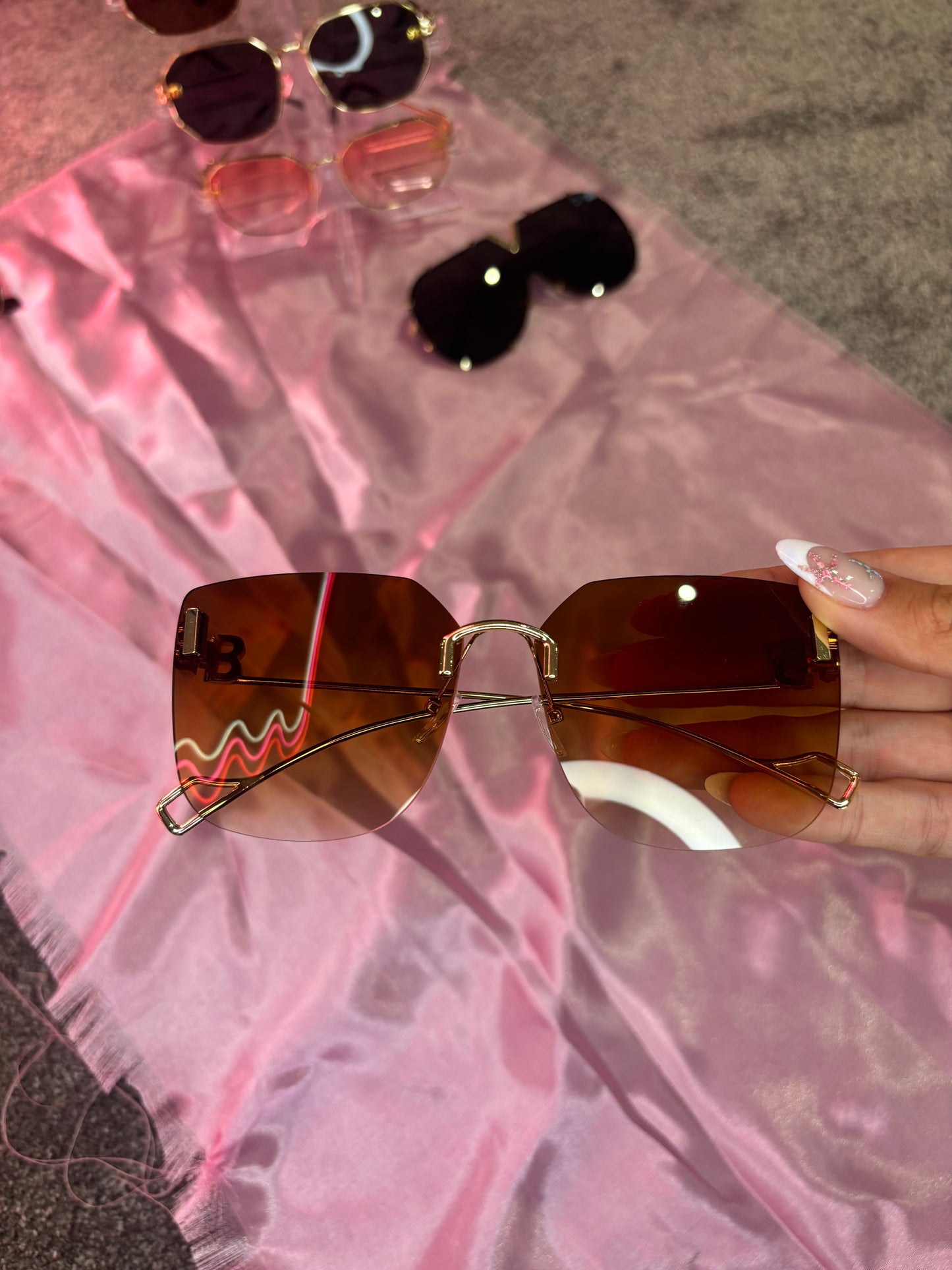VINTAGE SUNGLASSES