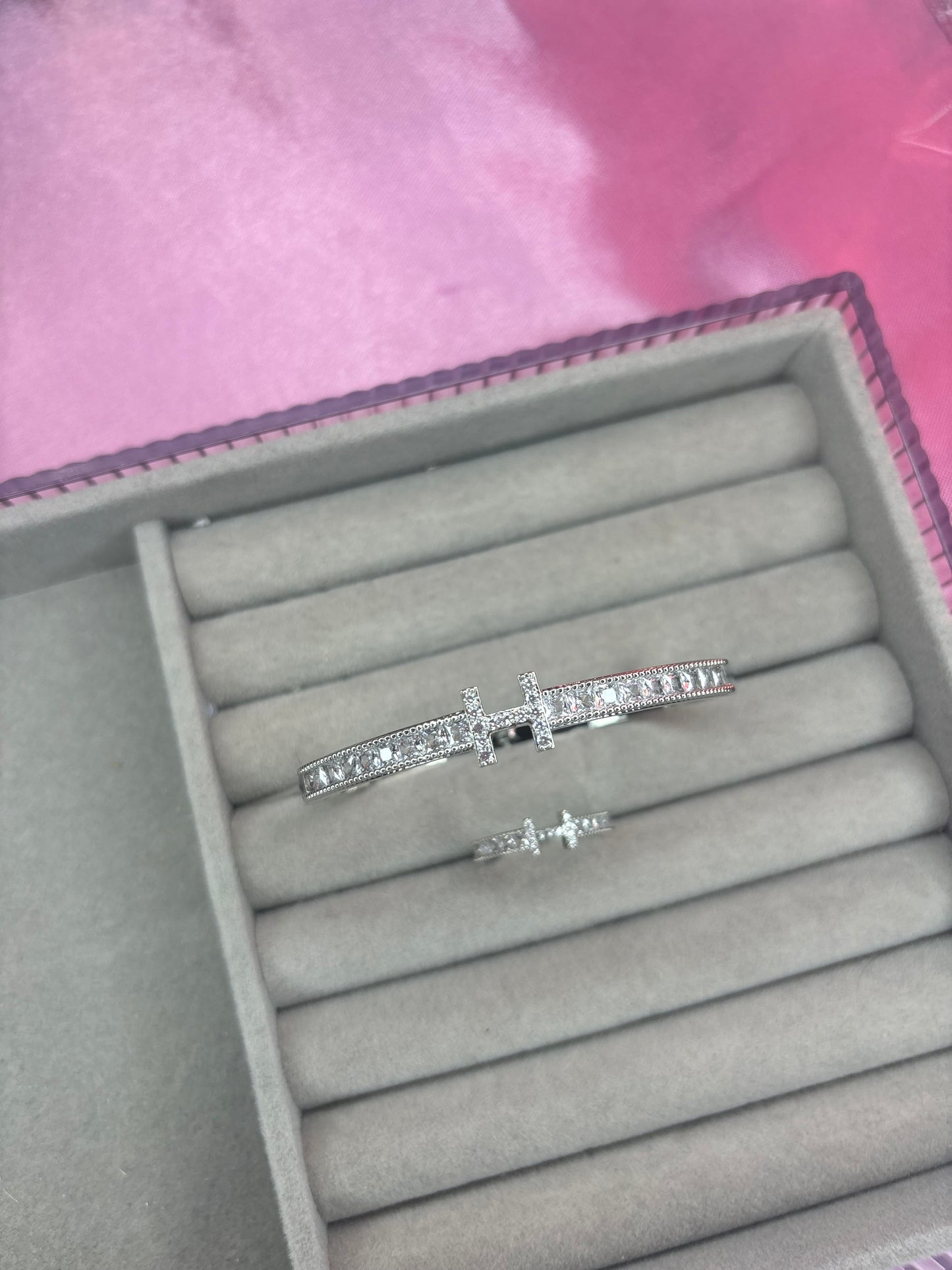 H BRACELET AND RING SET